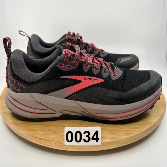 Brooks Cascadia 16 GTX Women’s size 8 - Picture 13 of 15